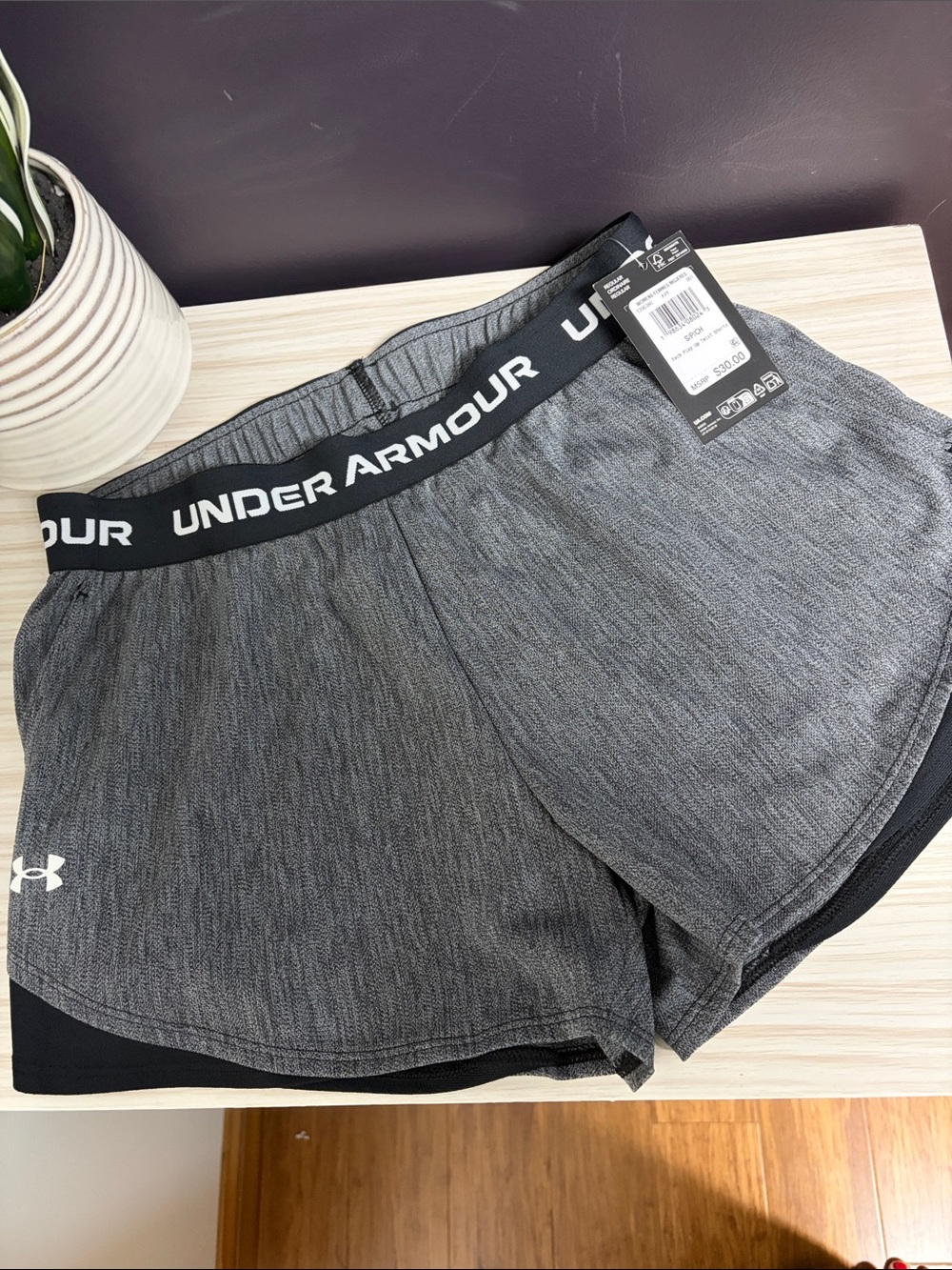 Under Armour Women's Heather Gray Athletic Shorts with Logo Waistband!! NWT!!🖤